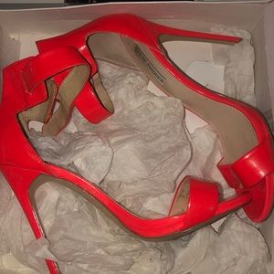 STEVE MADDEN Orange Gold Buckle Sandal